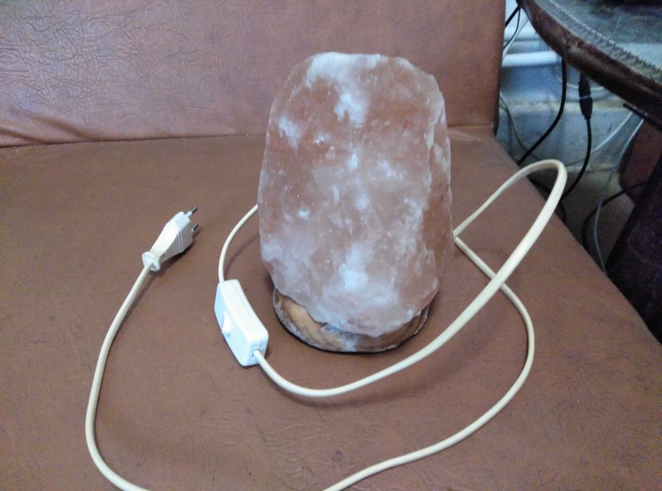Lampa din cristal masiv de sare