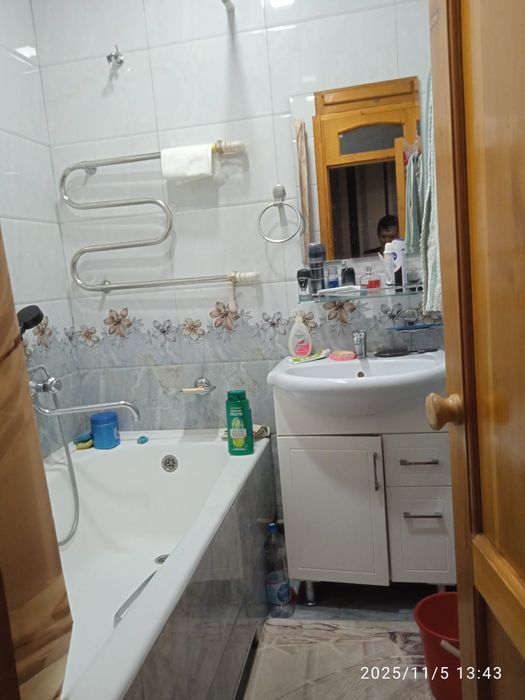 Продаётся Яшнобод Рисивый 2/2/4.этаж.54кв.мКом