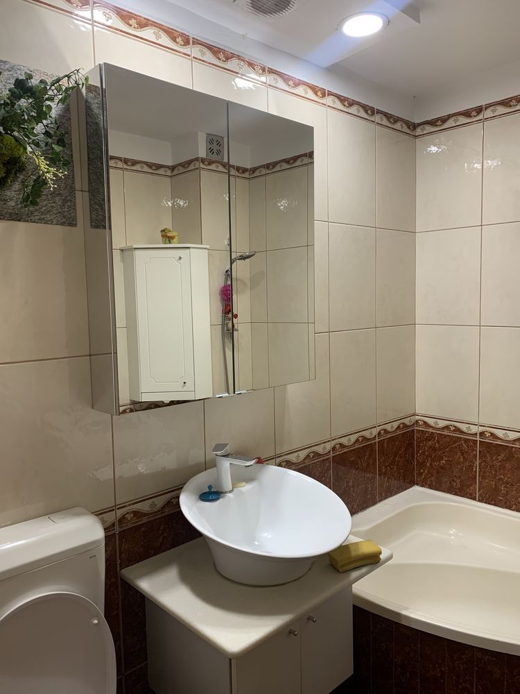 Inchiriez apartament CENTRAL 4 camere decomandate.