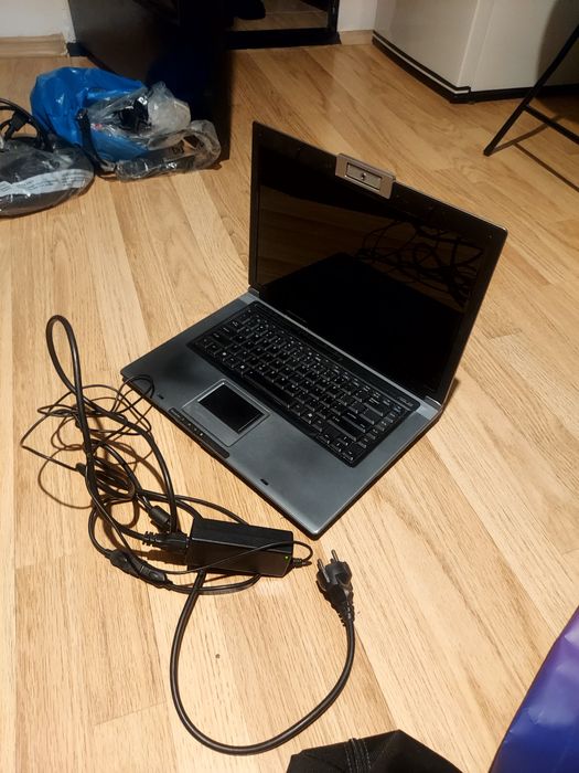 Laptopul porneste dar nu se aprinde ecranul