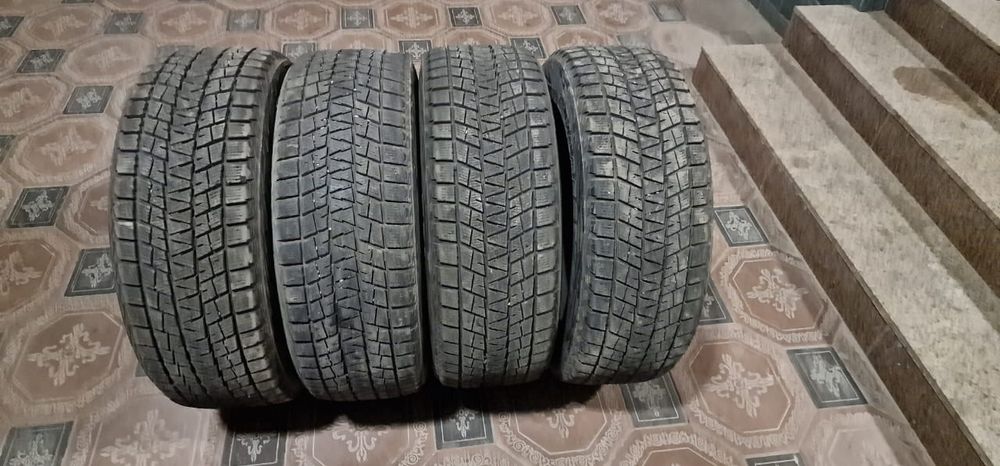Автошины бу Bridgestone зимние 225. 60. R17