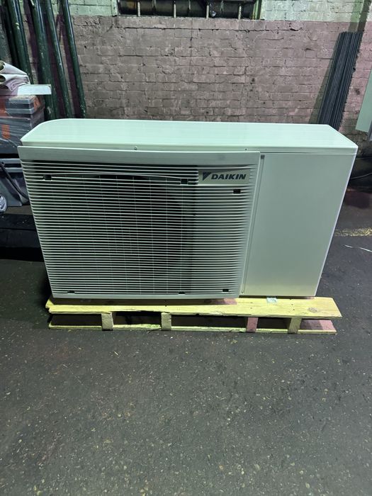 Pompa de caldura - Daikin Altherma 4kW - EDLA04E2V3