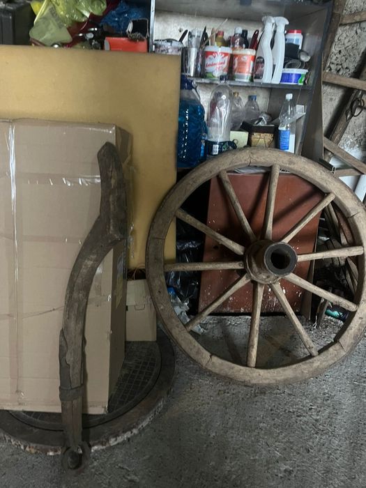 Car antic păstrat din vremea bunicilor