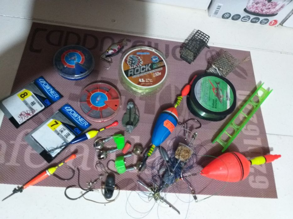 Lot Acesori de Pescuit Plumbi Ace Plute