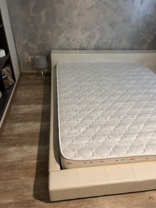 Vand pat tapitat piele ecologica 160 x 200 cm +saltea+2 noptiere