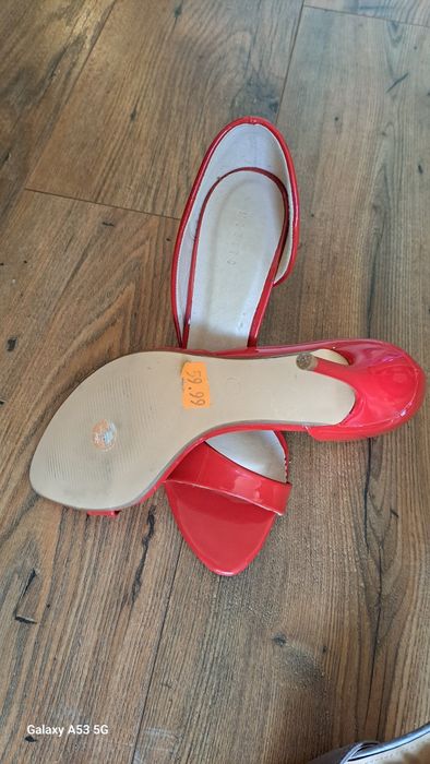 Елегантни дамски обувки