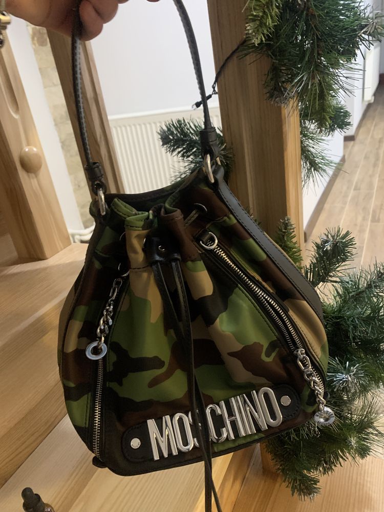 Vând geanta Moschino originala