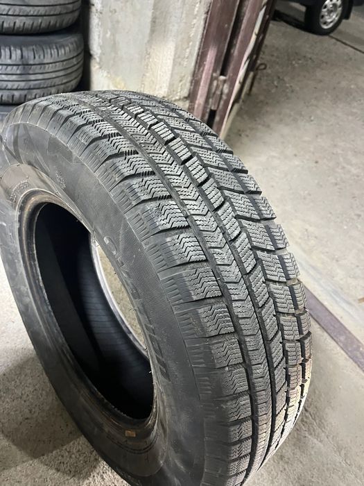 Один баллон 205х70х15новый ошиблись размером