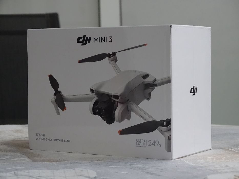 Sigilat! Drona DJI Mini 3 Fly More Combo + Card SD 256 GB