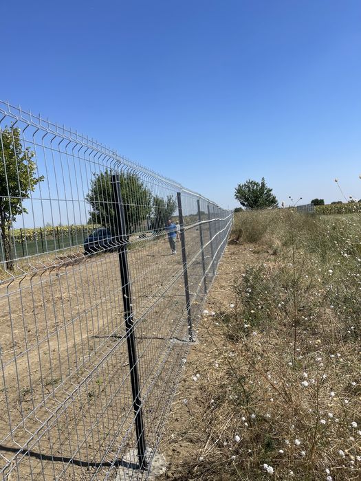 Imprejmuiri terenuri cu plasa