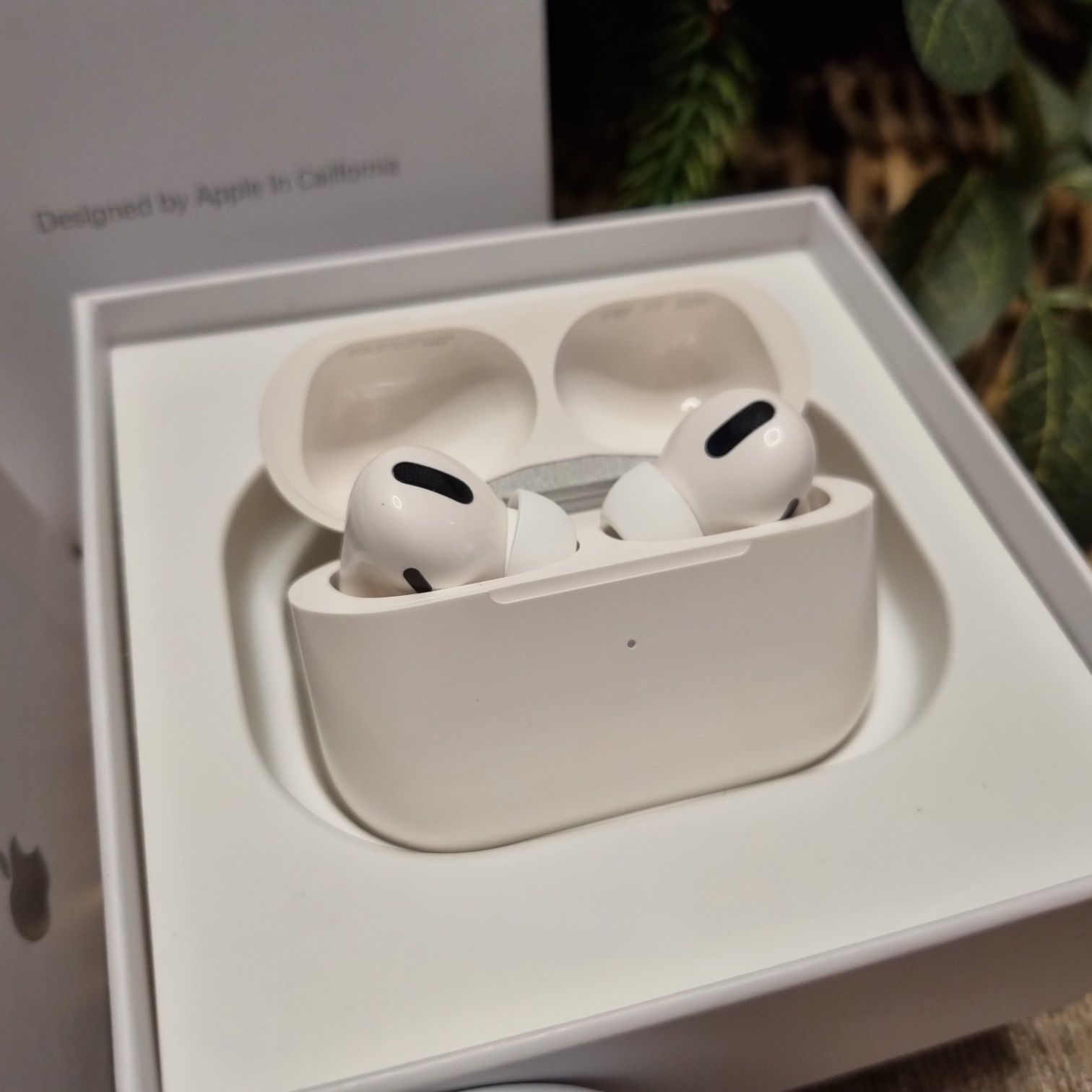 Слушалки AirPods Pro 1 с кутия за безжично зареждане