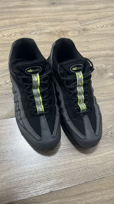 Кроссовки NIKE !!