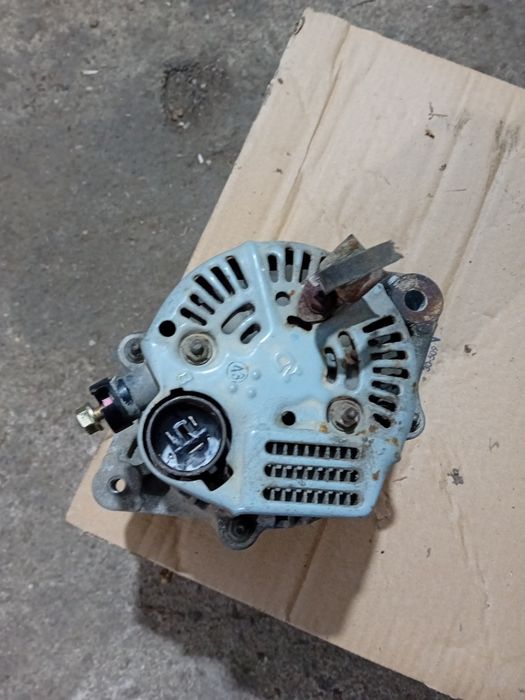 Продавам хонда сивик на части 1.3 16в 75кс 94г.