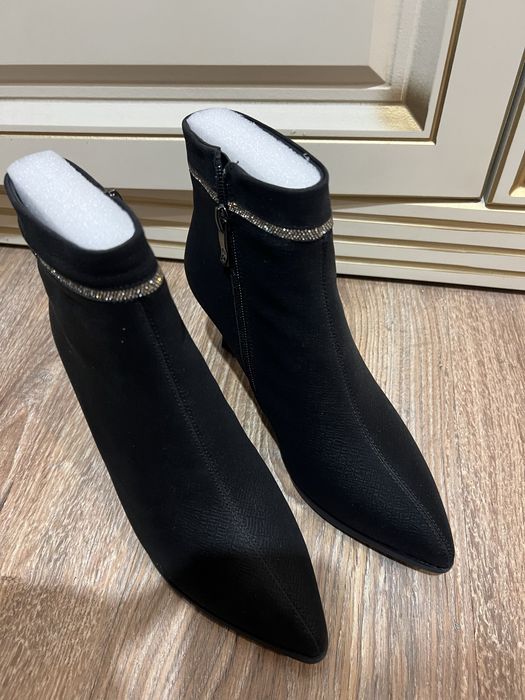 Продам женскую обувь на мероприятие на той