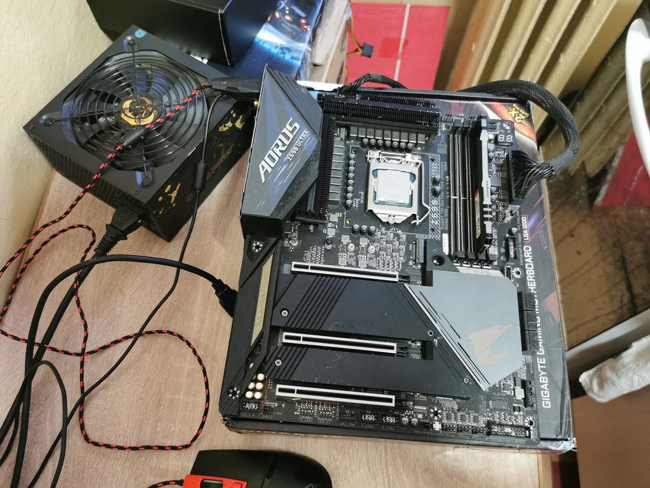 Kit i5 10400F placa baza Z590 o memorie 8g rgb ssd m2 256