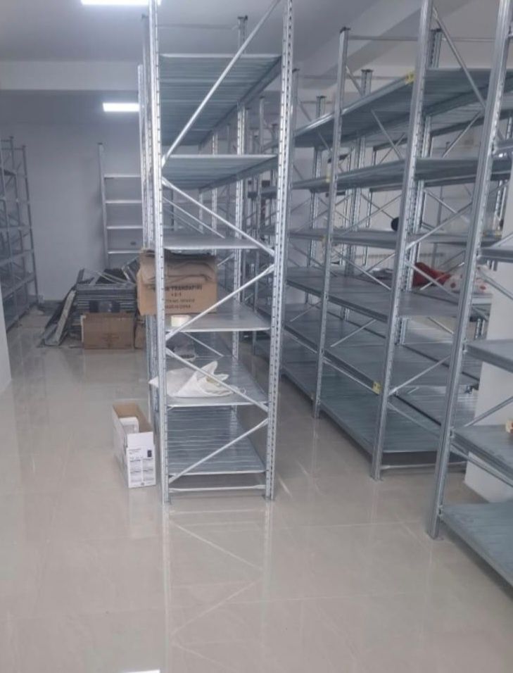 Rafturi zincate pentru arhiva