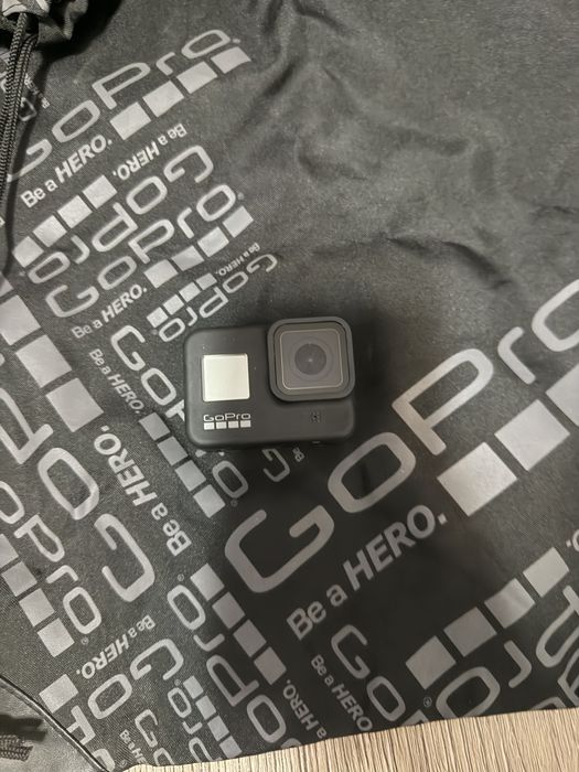 GoPro hero 8 folosit cu card de 32gb cu husa trepied si ham gopro