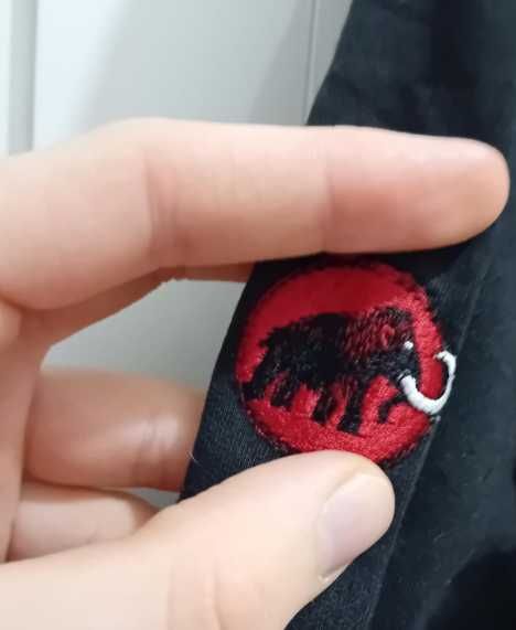 Оригинално горнище с качулка Mammut
