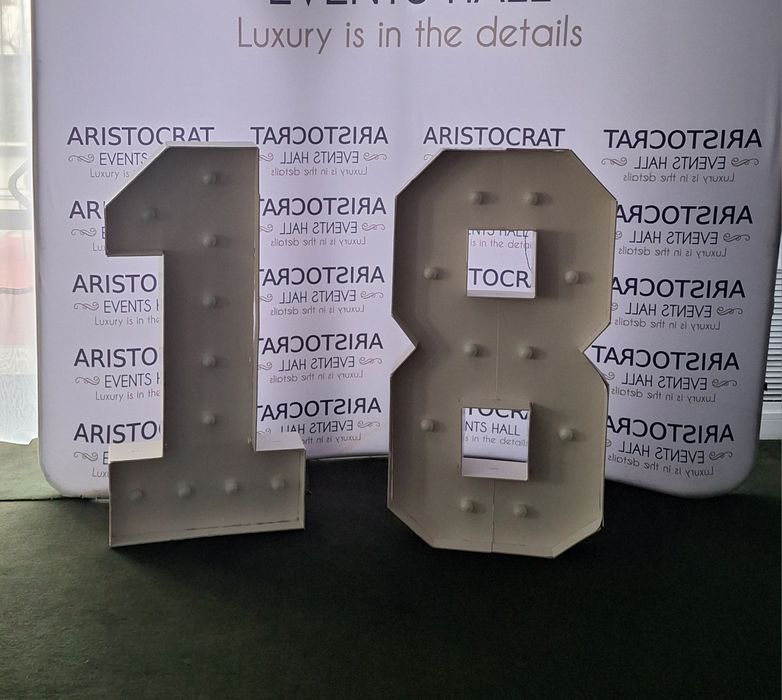 Cifre luminoase pentru majorat - 1 si 8