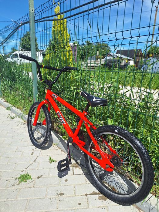 Vând bmx full roșu