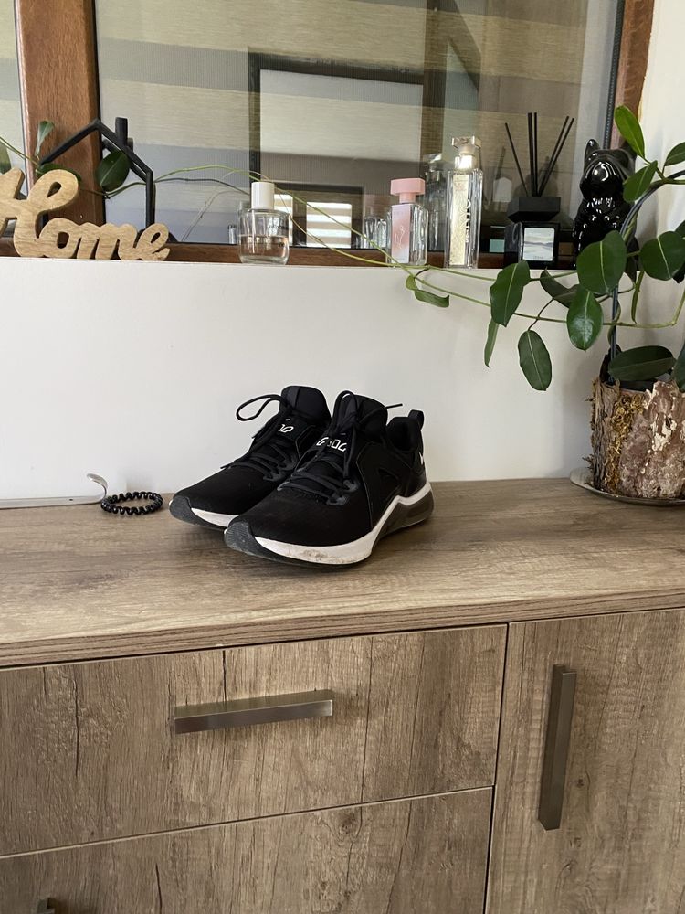 Обувки nike air max Bella tr5