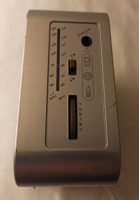 Radio SoundMaster FM + AM cu Ceas digital, Alarmă și Audio In