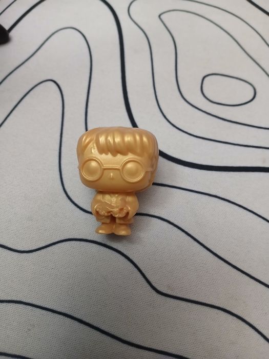 Продаю золотого Гарри поттера