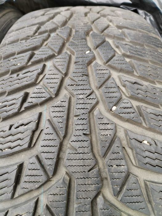 Vând 2 anvelope de iarnă Nokian WR D4