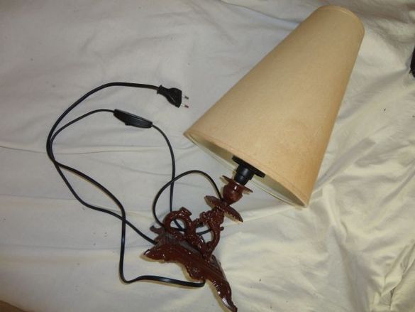 ретро азиатска метална настолна лампа с дракон