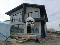 Двуетажна новопостроена къща за продажба, с двор, в курортно селище Кр