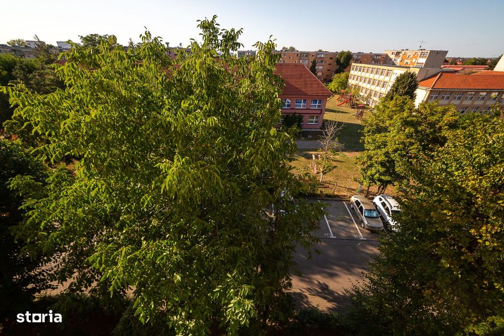 Apartament 3 camere, vedere frumoasă , totul la îndemână!