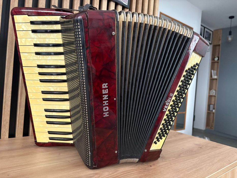 Acordeon Hohner Verdi 2 cu 80 de basi in sita