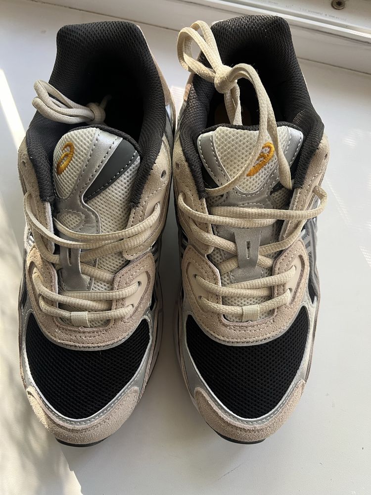 Продам кросовки asics