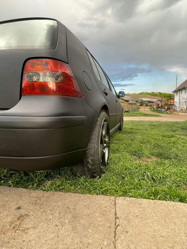 Vand golf 4 1.6 benzina