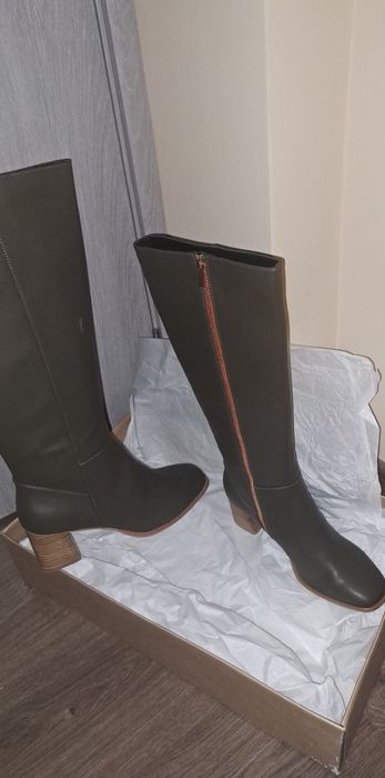 Ботуши - чисто нови