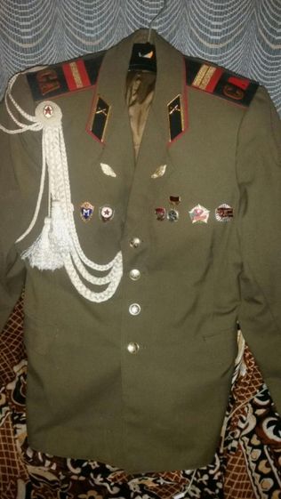 Uniforma ofițer sovietic cu multe decoratii,f rară