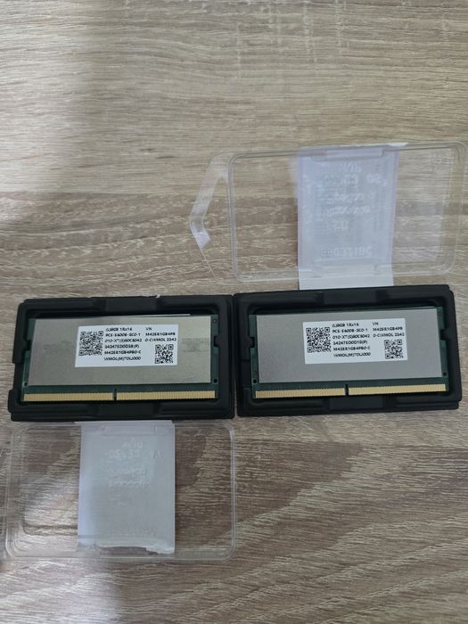 ОЗУ Samsung DDR5 SODIMM 8 ГБ 5600 МГц (2×8 ГБ), снята с нового ноутбук