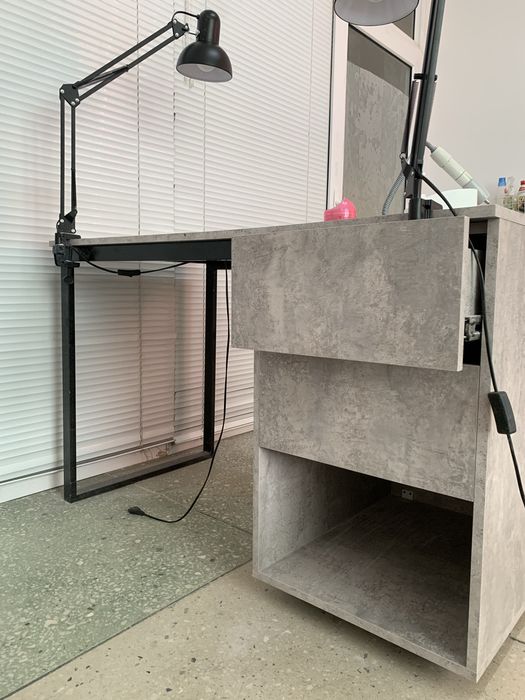 Продам стол маникюрный.