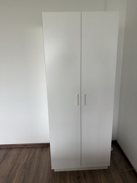 Продам Белый шкаф с зеркалом