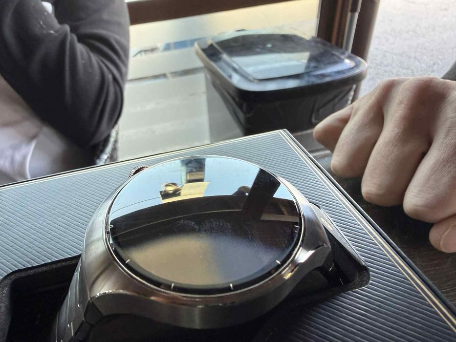 Huawei watch 5 titanium чисто нов с оставаща гаранция 1 година