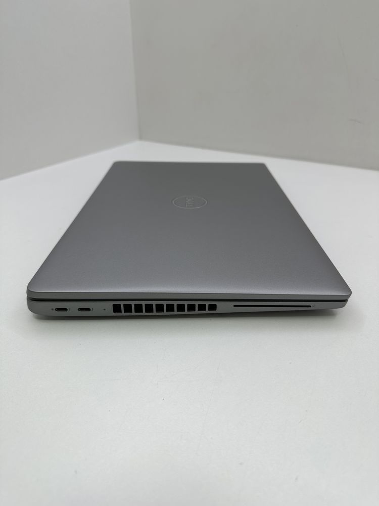 Dell Latitude 5330 [2-în-1] 13.3-inch i5-1245U 8GB RAM 256GB SSD Nou