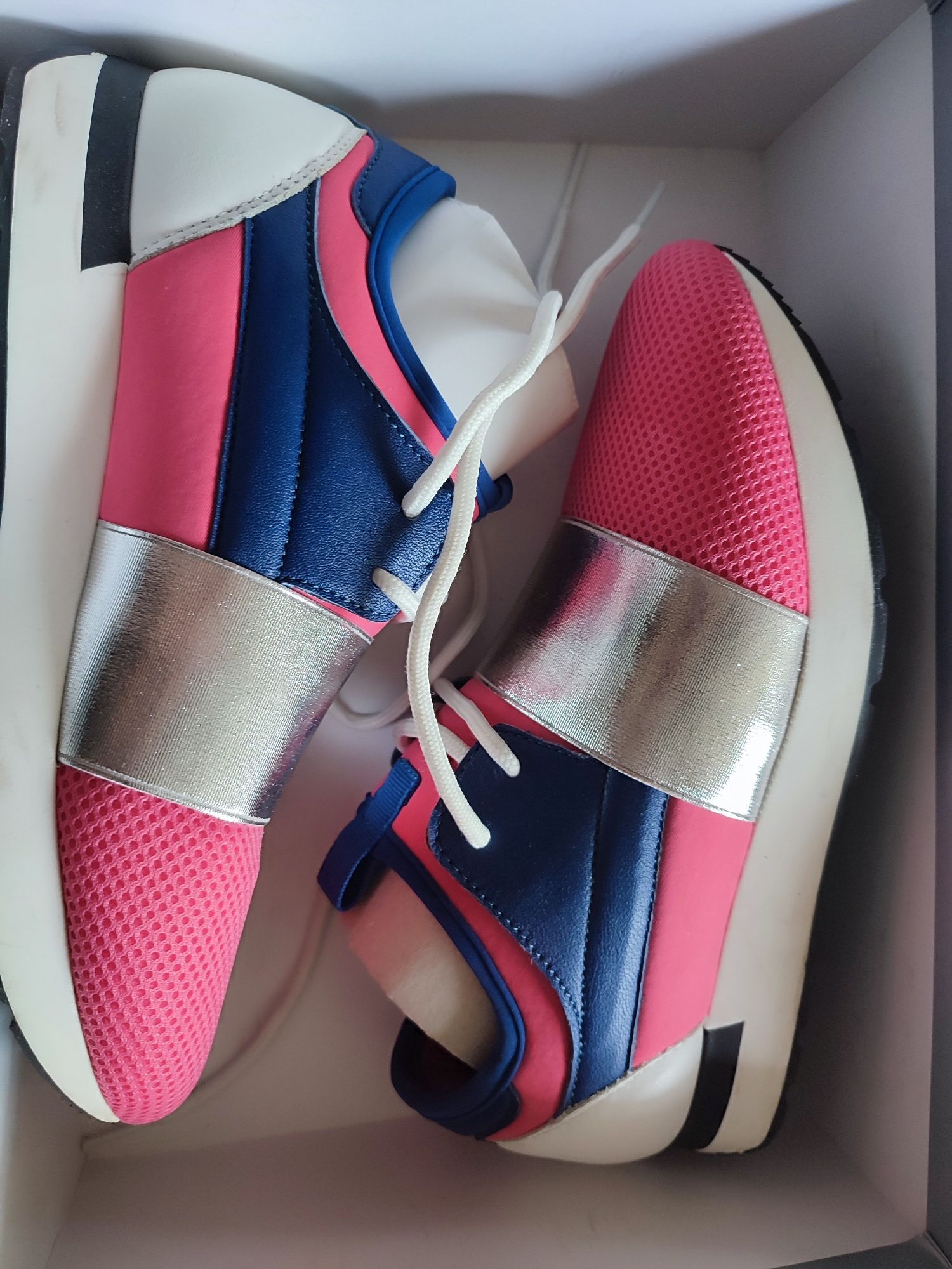 Оригинални маратонки Pollini 37 номер.Обувани веднъж.