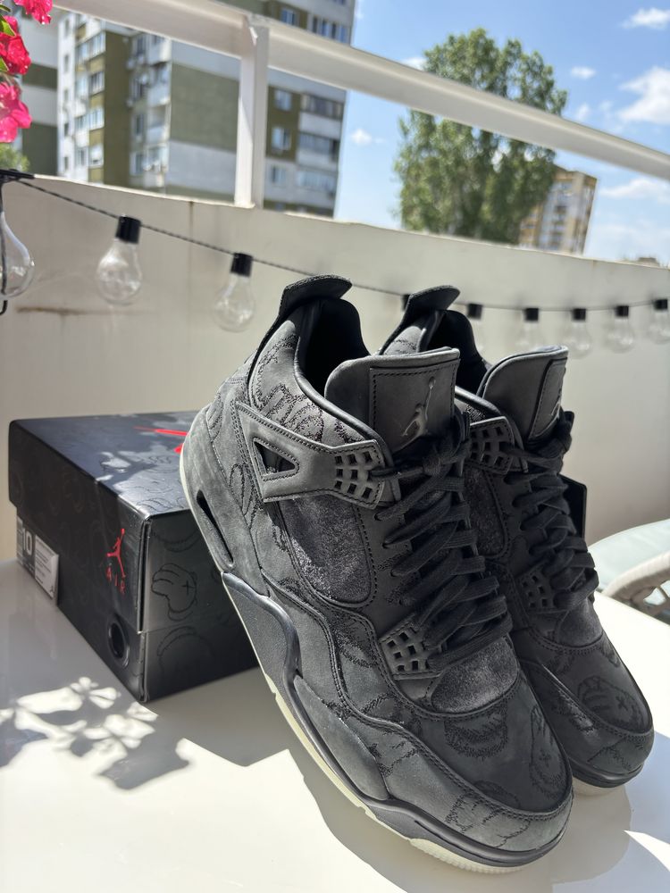 Air Jordan 4 Reto Kaws