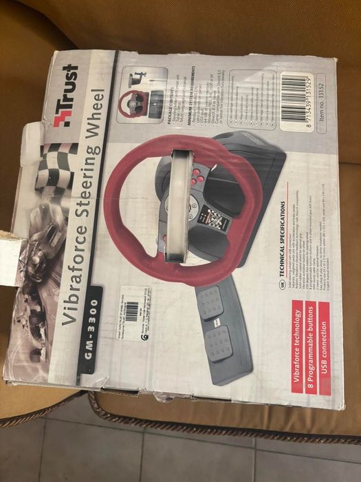 Продавам геймърски волан Trust Vibraforce Steering Wheel с педали