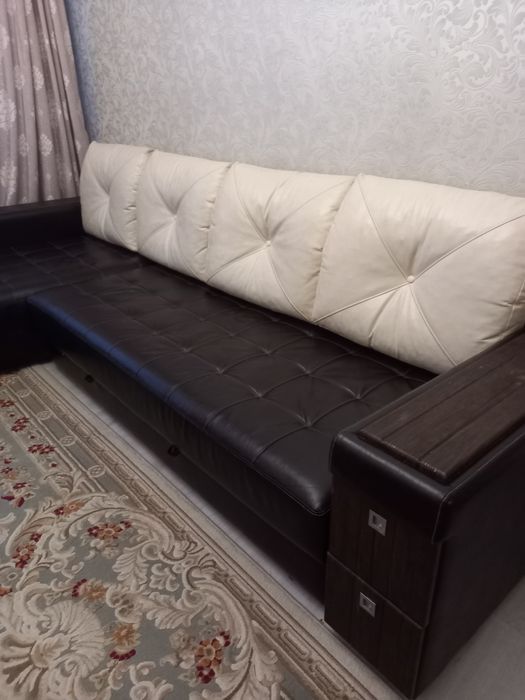 Диван ,цвет горячий шоколад. Длина325,ширина 100.