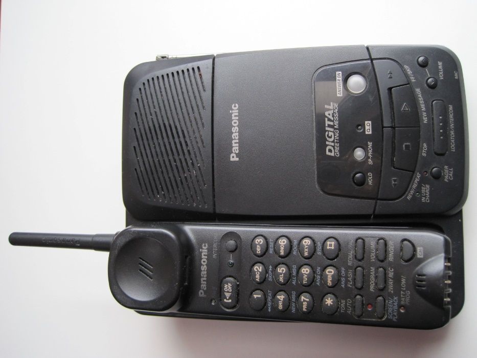 Безжичен телефон Panasonic с телефонен секретар.
