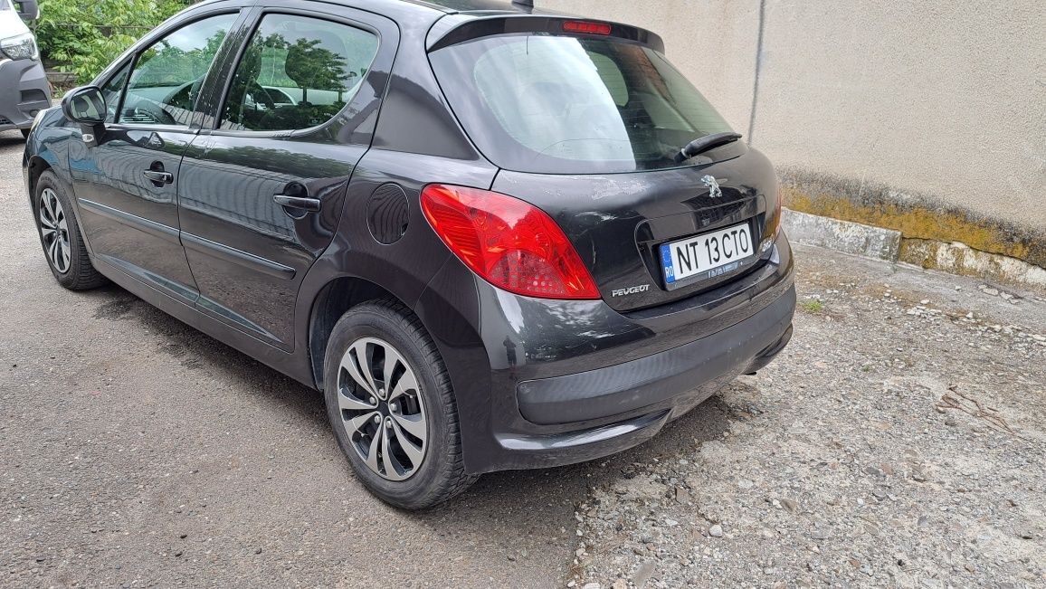 Vând Peugeot 207 1,4 HDI