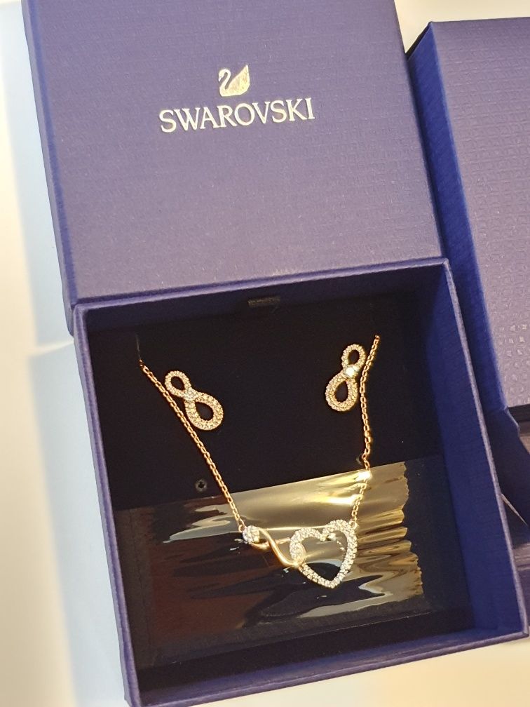 50% din pretul de magazin Set bijuterii Swarovski 5521040 (nou)
552104