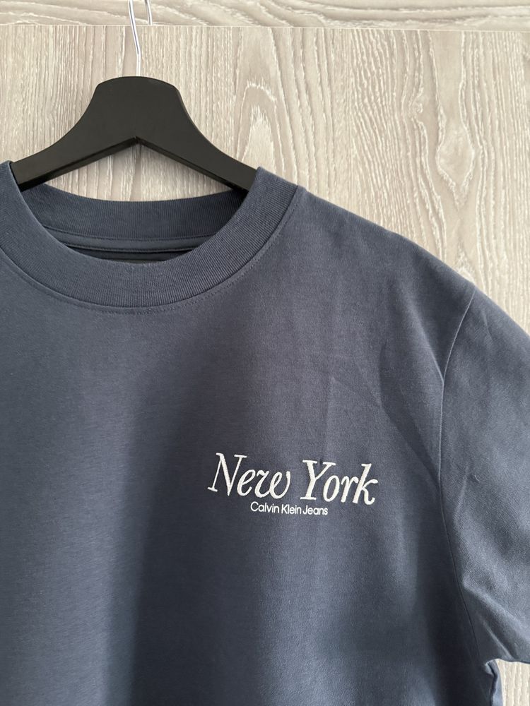 Calvin Klein Jeans tricou model NewYork brodat culoare bleumarin M nou