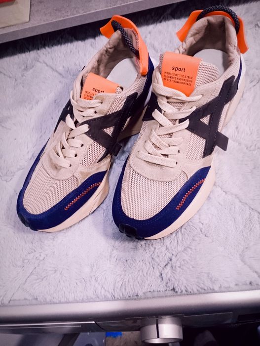 Джорданы,размер 36,5 ,кроссовки40,белые 39